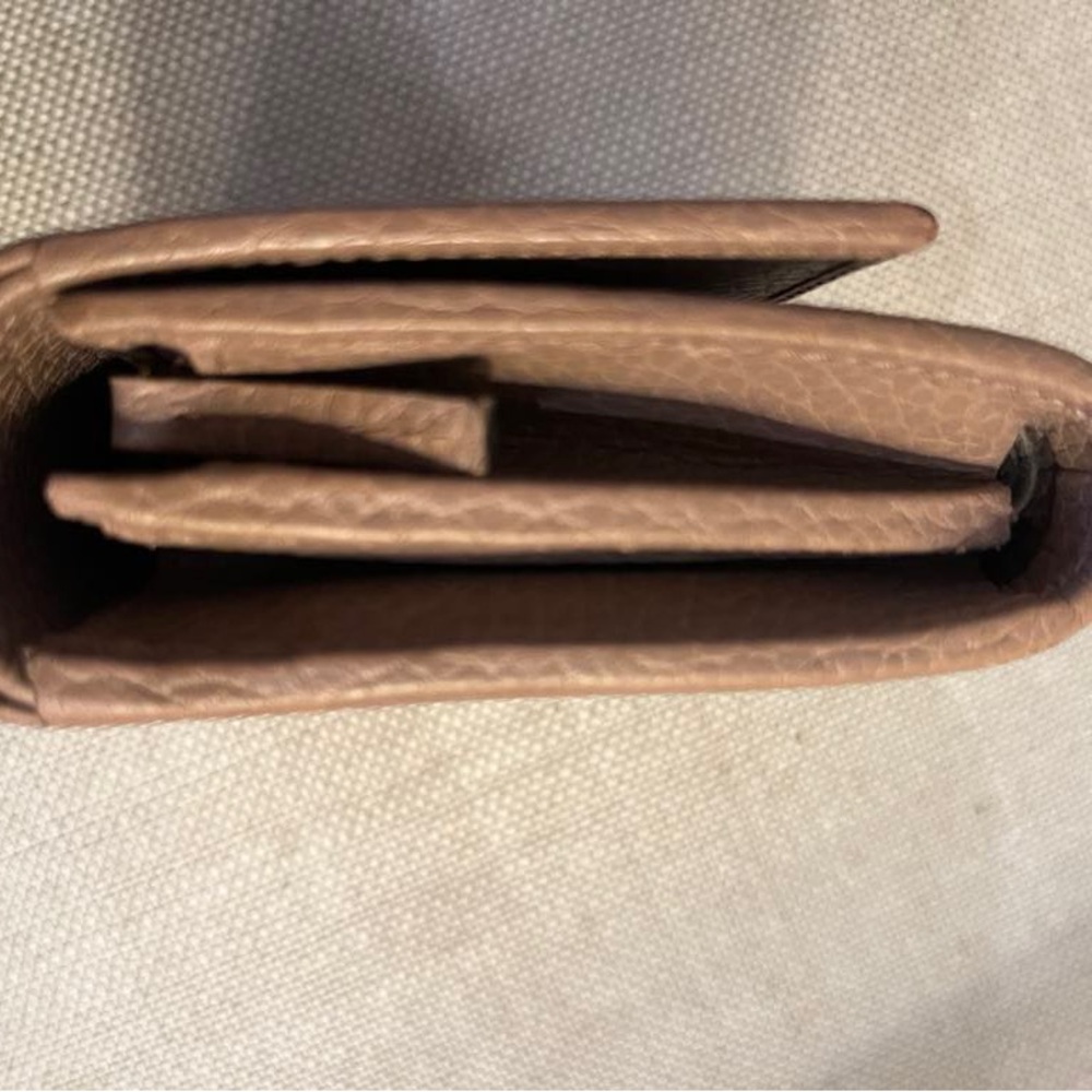 GUCCI Tan Leather Wallet ,excellent condition, 4,5”LX4.24”W - Picture 8 of 10